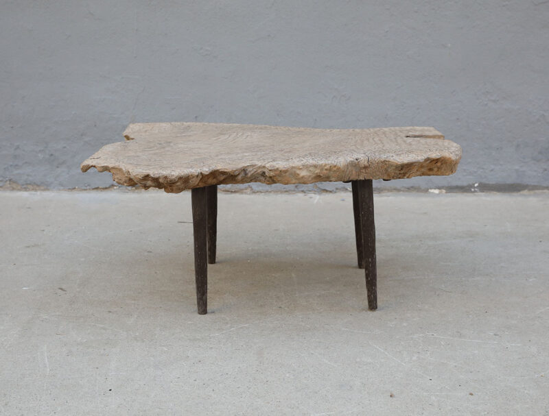 Coffee table pointed leg