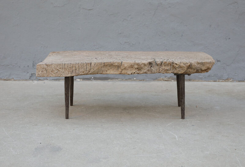 Coffee table pointed leg