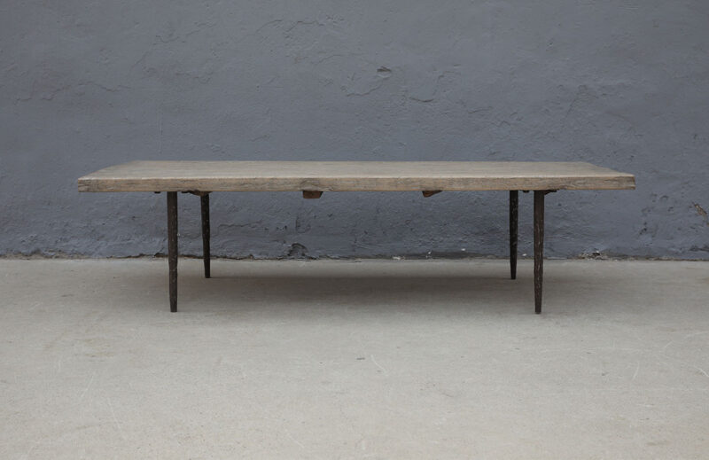 Coffee table pointed leg