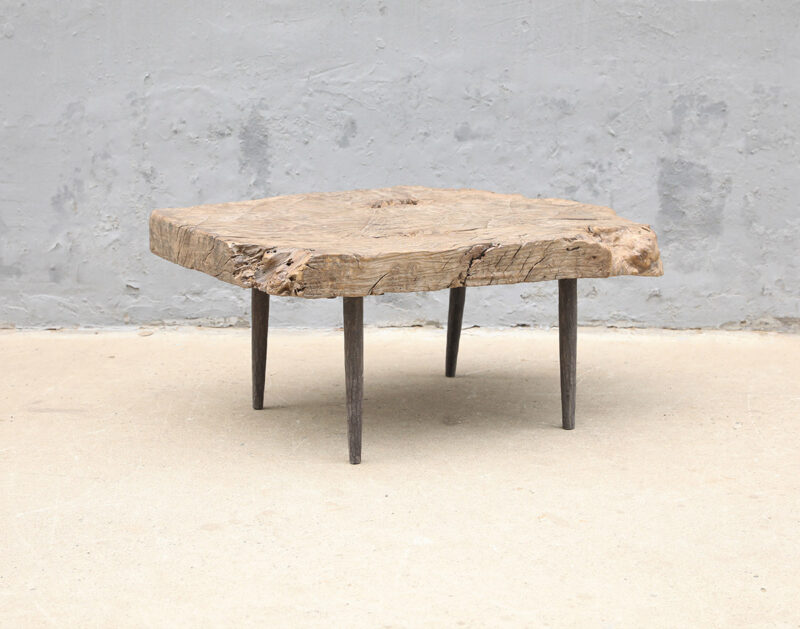 Coffee table pointed leg
