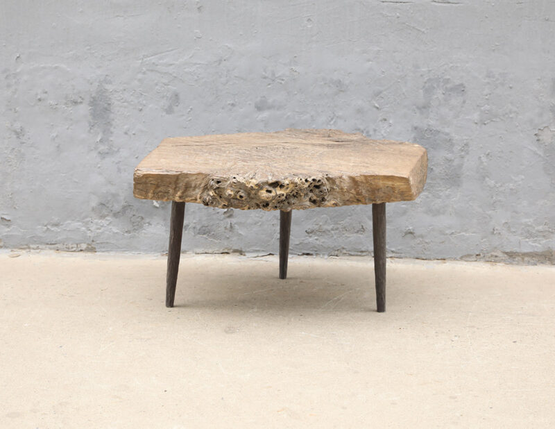 Coffee table pointed leg