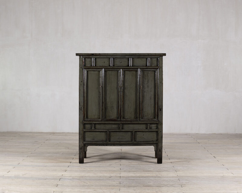 High-gloss green bridal cabinet