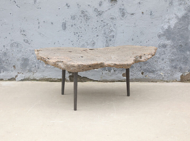 Coffee table pointed leg