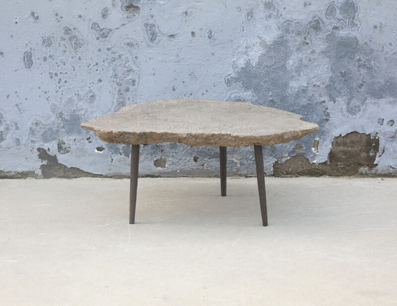 Coffee table pointed leg