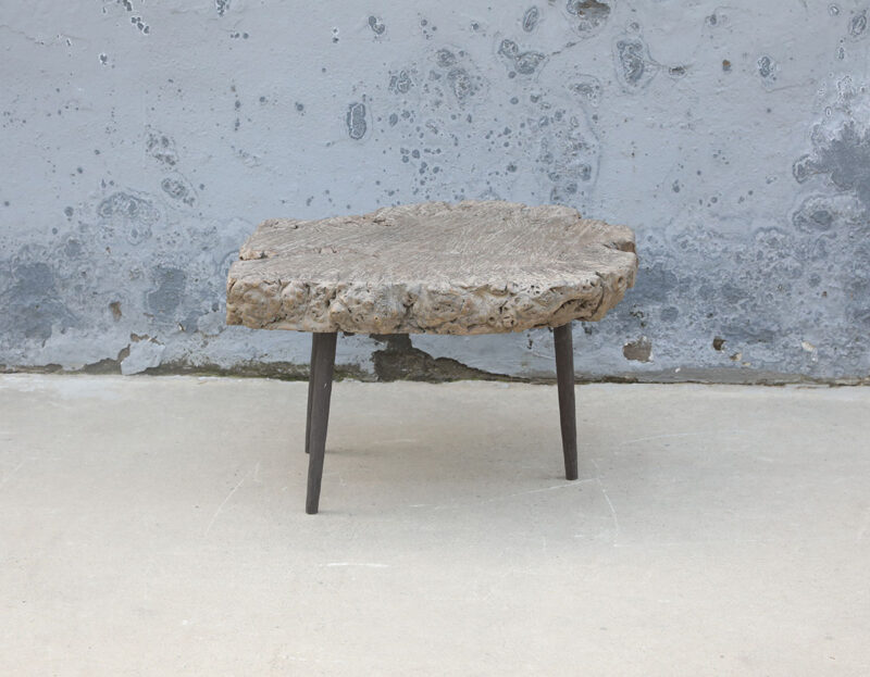 Coffee table pointed leg