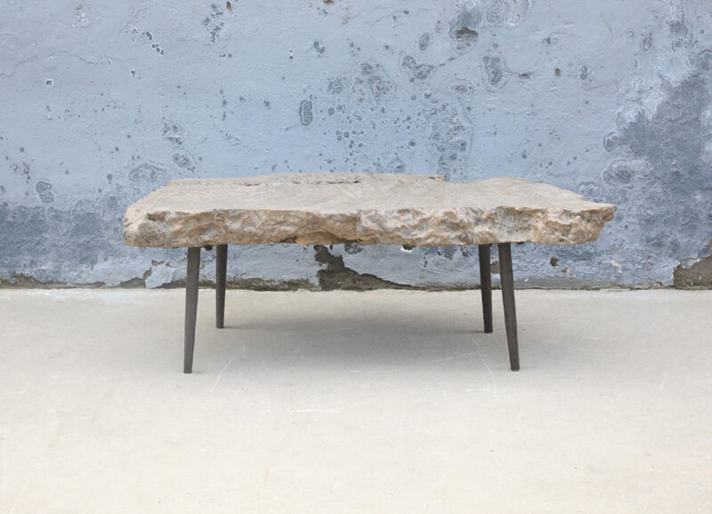 Coffee table pointed leg