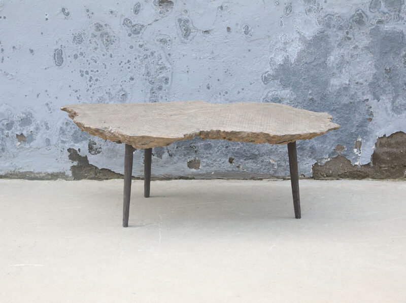 Coffee table pointed leg