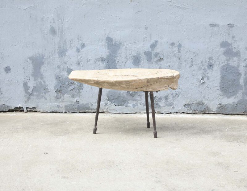 Coffee table pointed leg