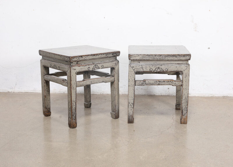 High-gloss side tables set