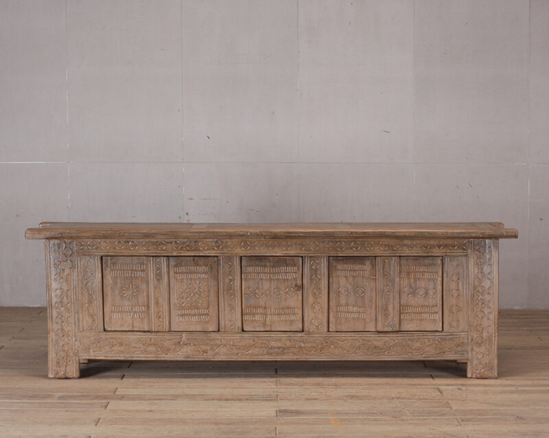 Vintage TV-meubel snijwerk