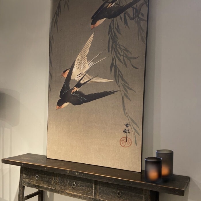 Kunstwerk Drie roodstuitzwaluwen in Duikvlucht