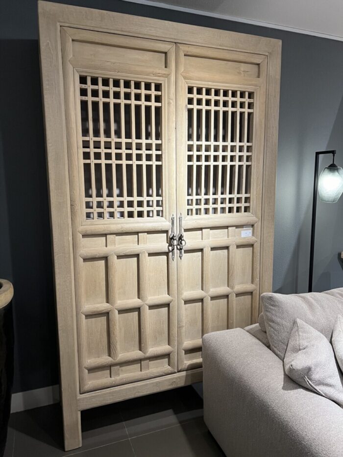 Kast Met Raster Paneeldeur