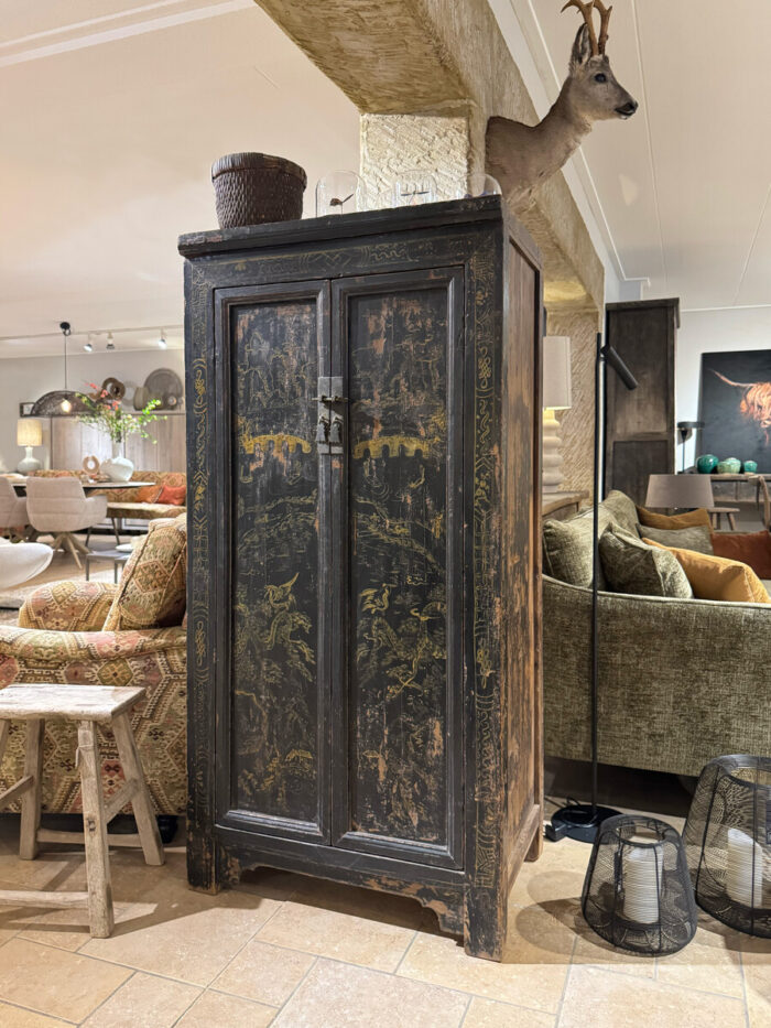 Antiek Chinese Kast Handbeschilderd Met Mystiek Landschap