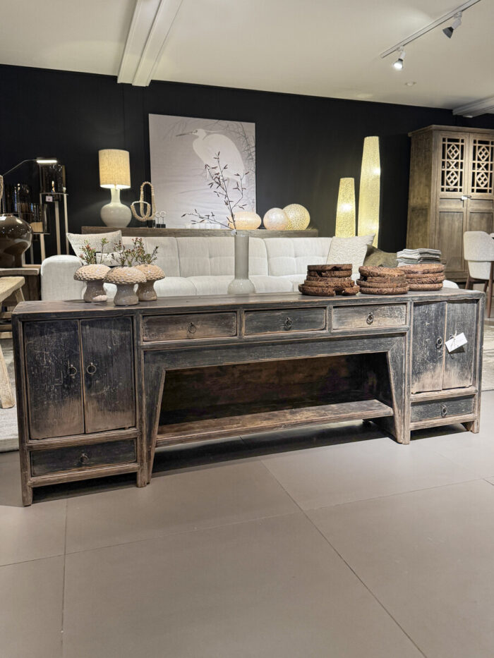 Antiek Laag Dressoir met verweerde patina