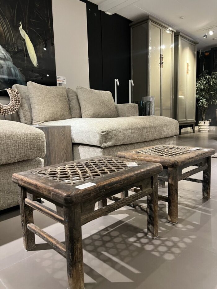 Antieke Bijzettafeltjes/stoeltjes met gevlochten oppervlak