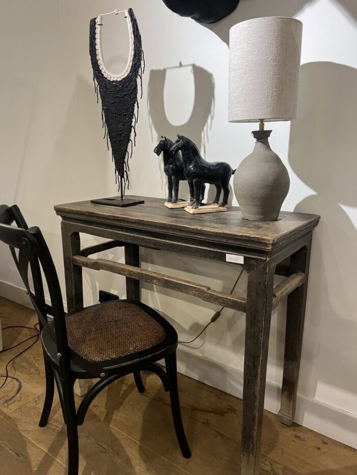 Antieke Wandtafel met doorleefde uitstraling