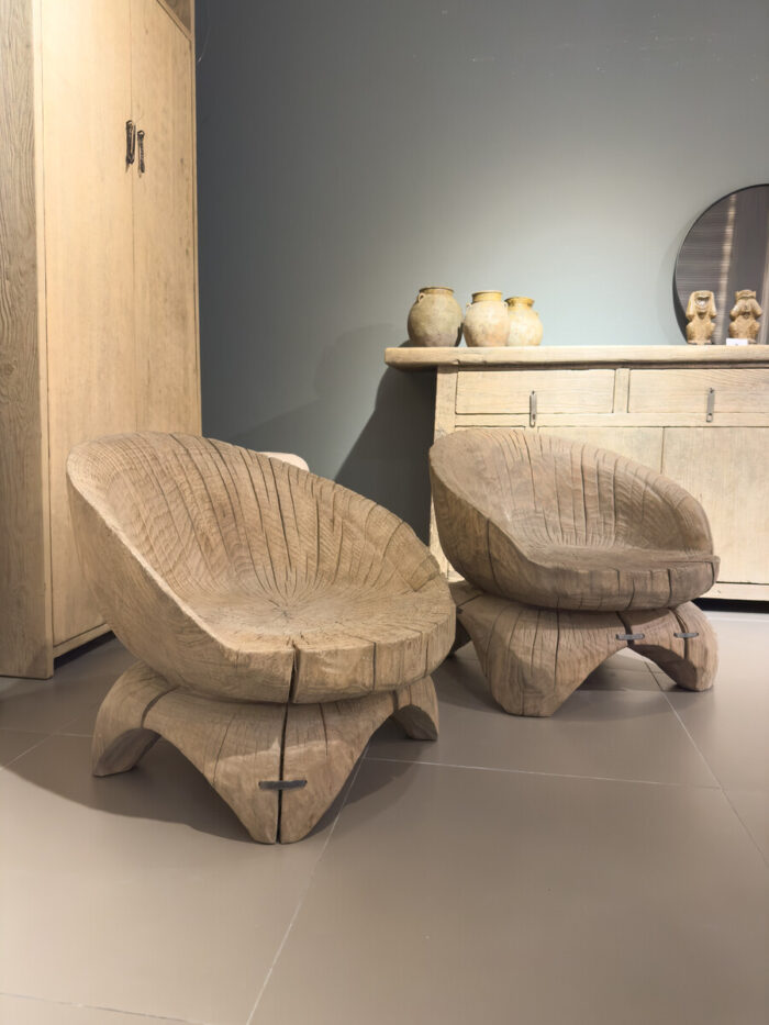 Unieke Fauteuils uit massief Olmenhout gesneden