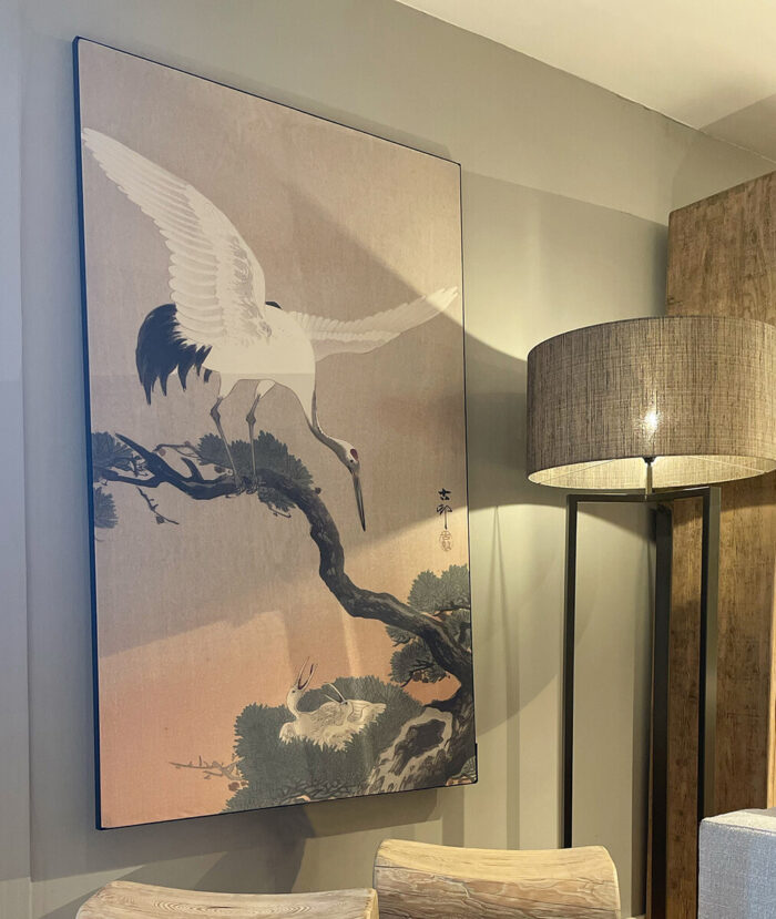 Kunstwerk Japanse kraanvogel op pijnboomtak