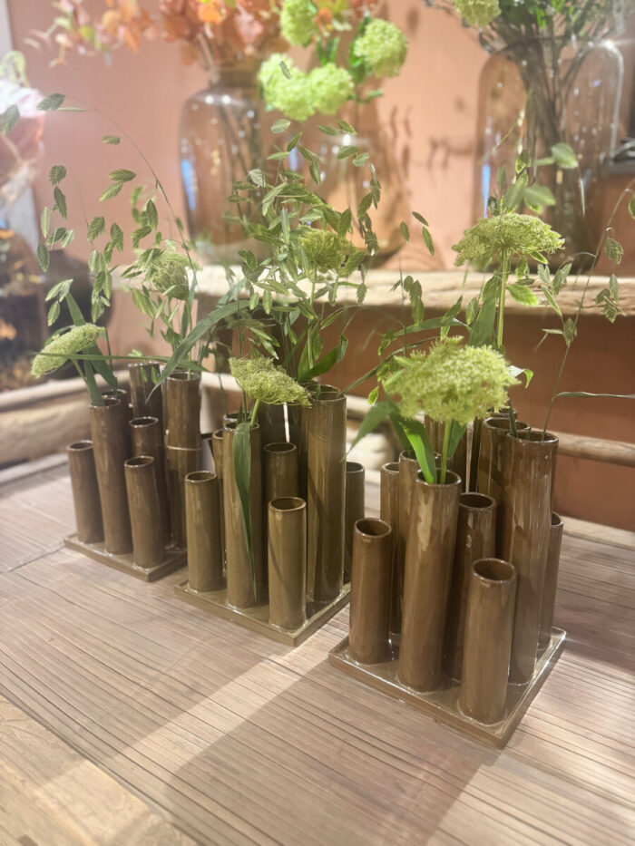 Vierkante ‘Tulpenvaas’ Met 12 Vaasjes Olijfkleurig